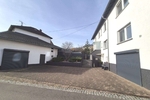 Großzügiges Wohnen für zwei Generationen: Poolbereich mit Poolbar & barrierefreiem EG - Zweifamilienhaus Katzweiler | Angebot:27131010