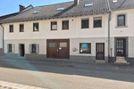 Vielseitiges Zweifamilienhaus mit Gewerbemöglichkeit, zahlreichen Stellplätzen u. idyllischem Garten - Mehrfamilienhaus, Wohnhaus Friedelhausen Friedelhausen | Angebot:27131029