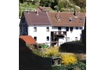 Vielseitiges Zweifamilienhaus mit Gewerbemöglichkeit, zahlreichen Stellplätzen u. idyllischem Garten - Mehrfamilienhaus, Wohnhaus Friedelhausen Friedelhausen | Angebot:27131029