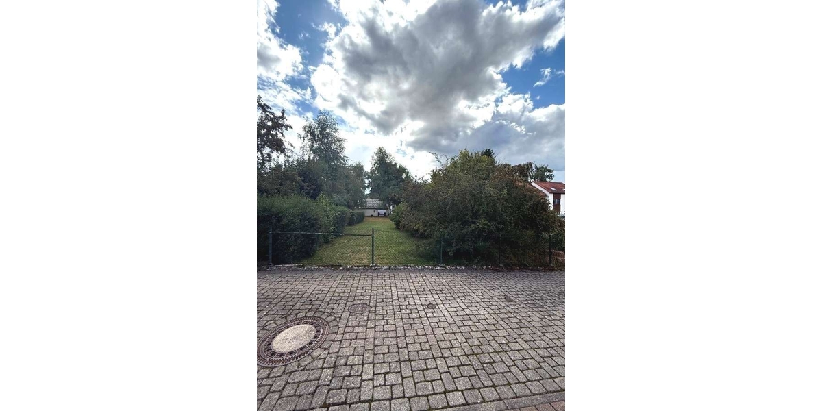 Grundstück