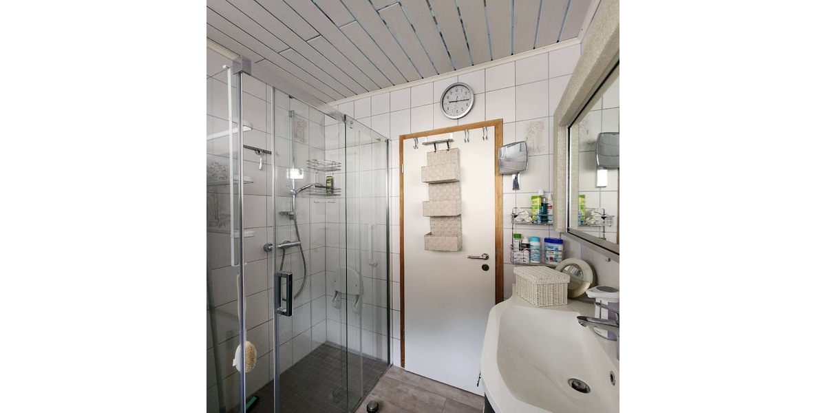 Duschbad OG mit Dusche