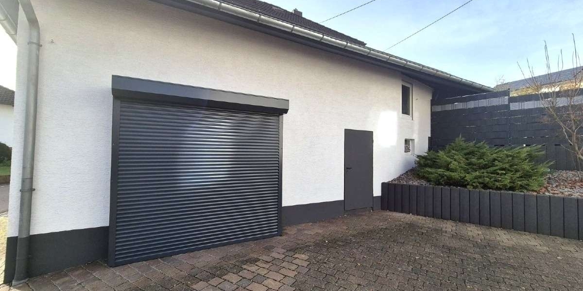 Nebengebäude mit Garage